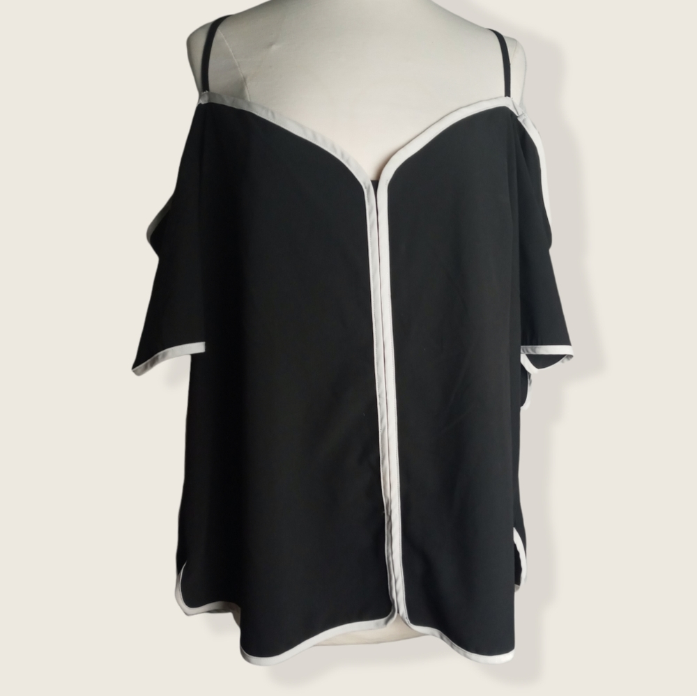 Angelique by burbu cutout shoulder top